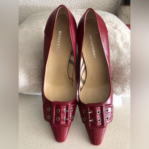 **FINAL!!<Burberry Buckle Embellished Pumps/Heels - Sz 38 - Picture 4 of 11